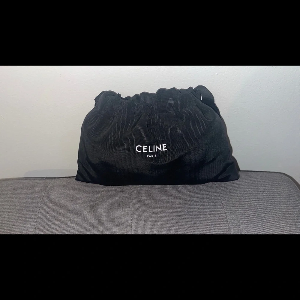 CHAIN SHOULDER BAG CUIR TRIOMPHE IN SHINY CALFSKIN
MAUVE - Picture 4 of 4